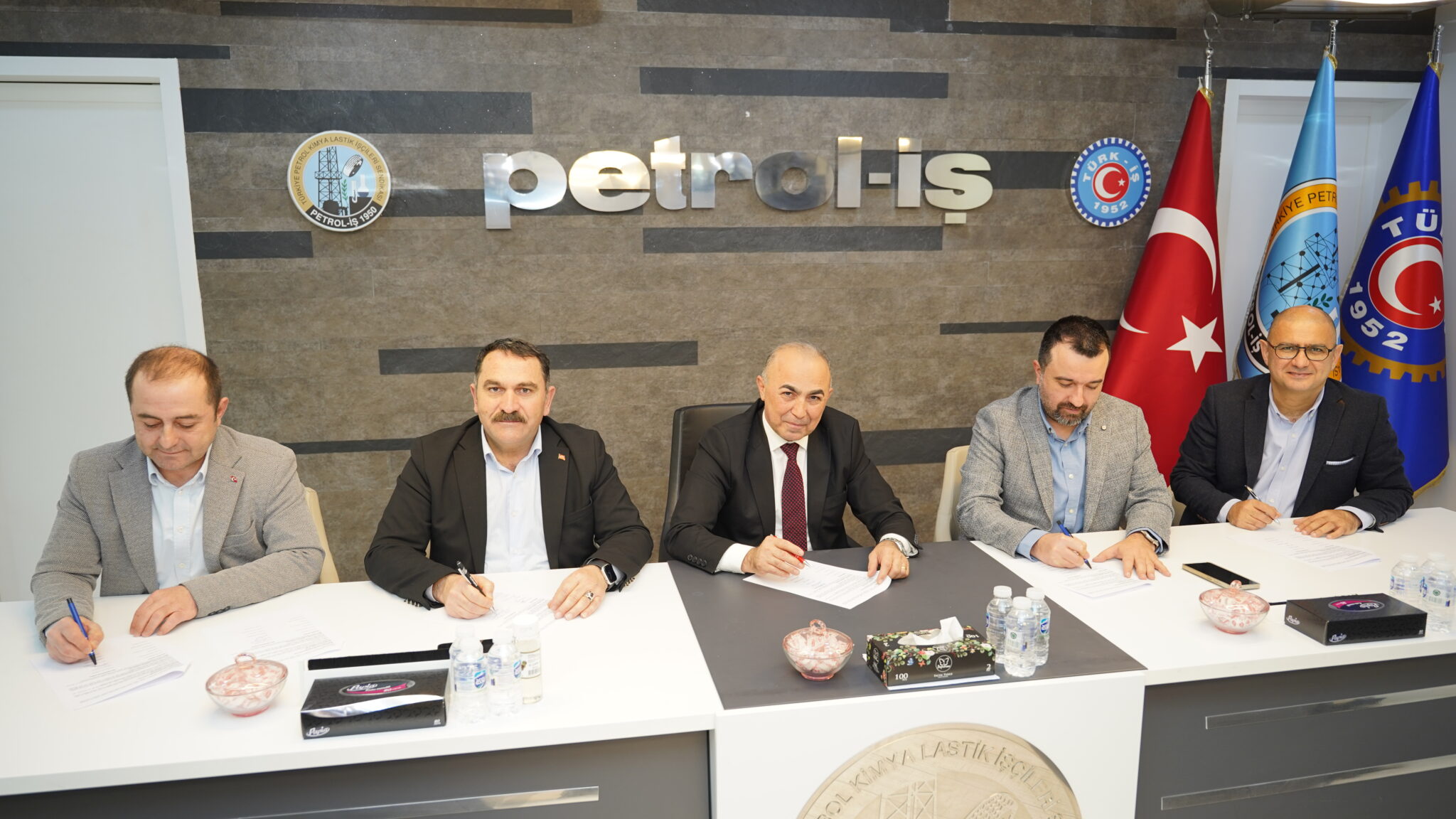 İşbir Optik İşyerinde TİS İmzalandı