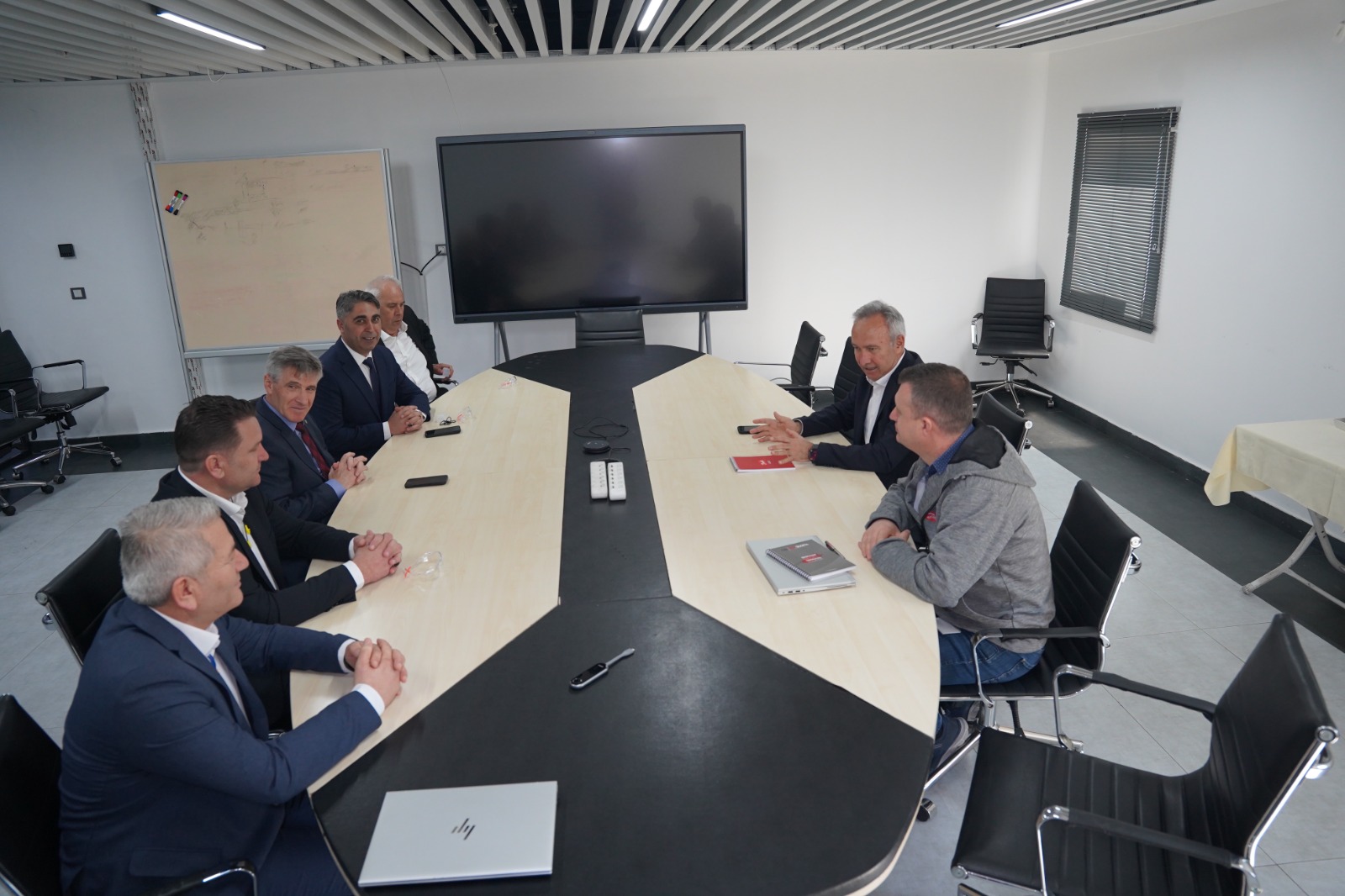 GENEL BAŞKANIMIZ SÜLEYMAN AKYÜZ’DEN DANFOSS İŞYERİNE ZİYARET