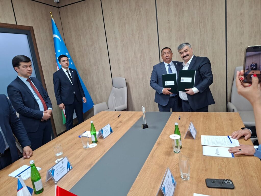 Özbekistan'da Tarihi İşbirliği: Petrol-İş ile Özbekistan Enerji Sendikası Arasında Anlaşma İmzalandı