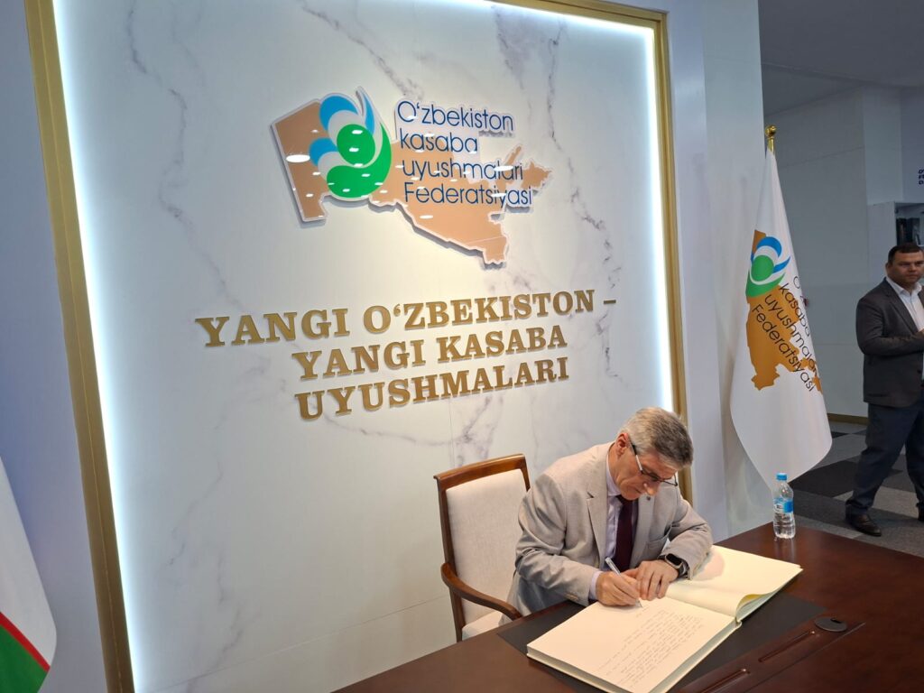Özbekistan'da Tarihi İşbirliği: Petrol-İş ile Özbekistan Enerji Sendikası Arasında Anlaşma İmzalandı