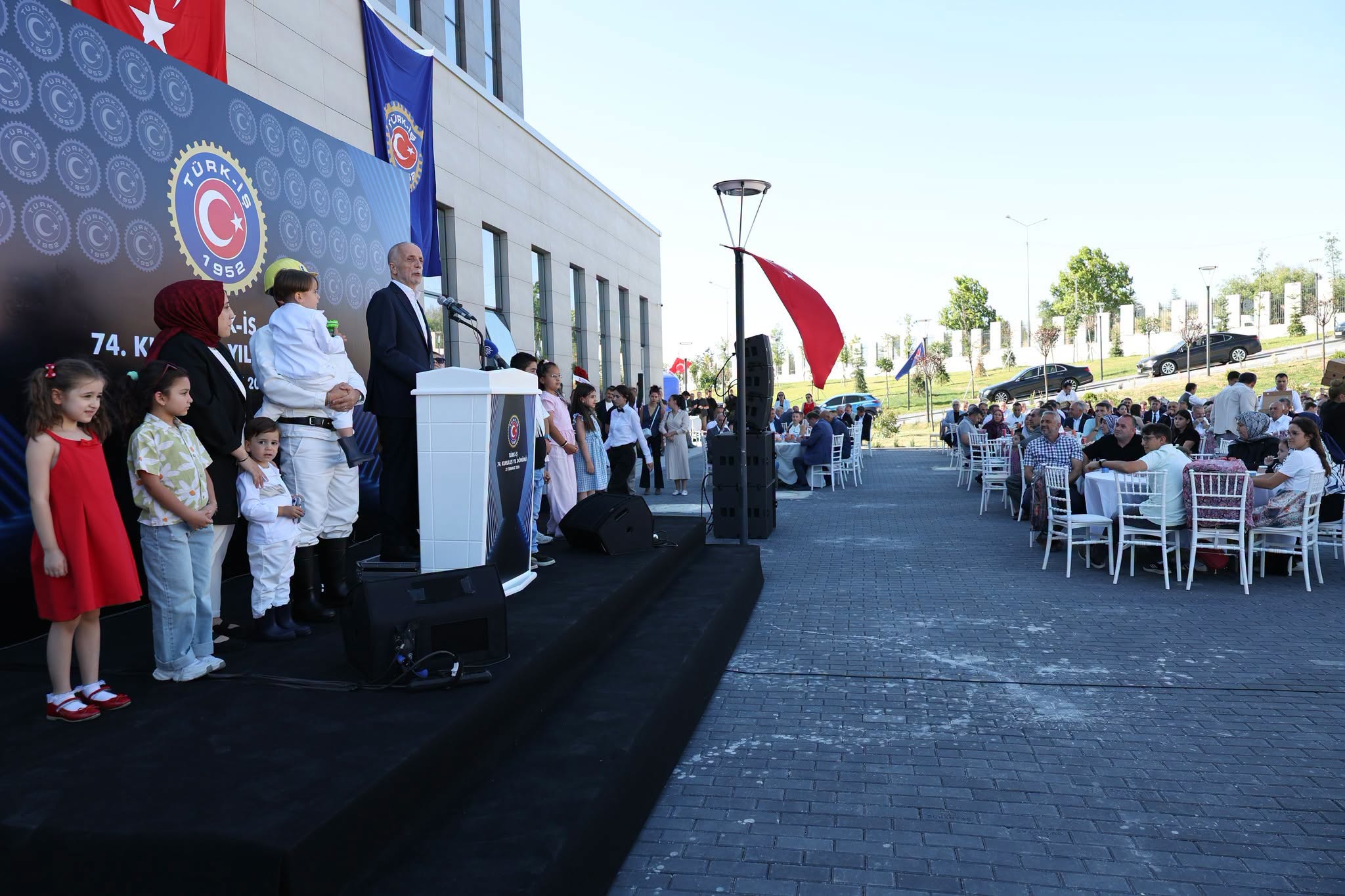 Konfederasyonumuz TÜRK-İŞ, 74. Kuruluş Yıl Dönümünü Yeni Genel Merkez Binasında Kutladı