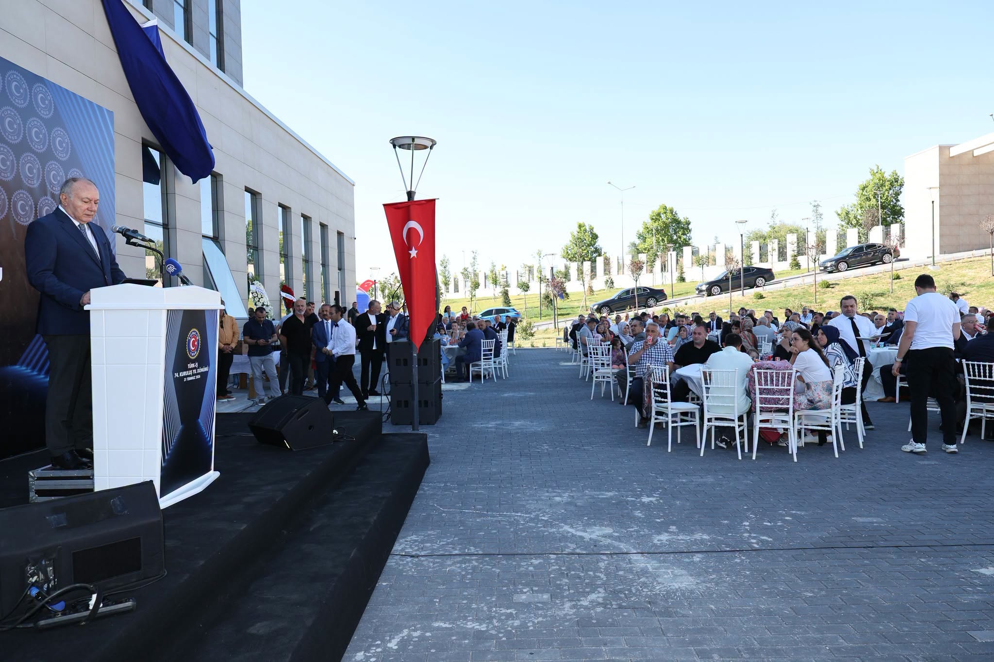 Konfederasyonumuz TÜRK-İŞ, 74. Kuruluş Yıl Dönümünü Yeni Genel Merkez Binasında Kutladı